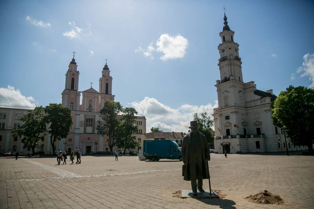 J. Vileišio paminklas perkeltas į Rotušės aikštę