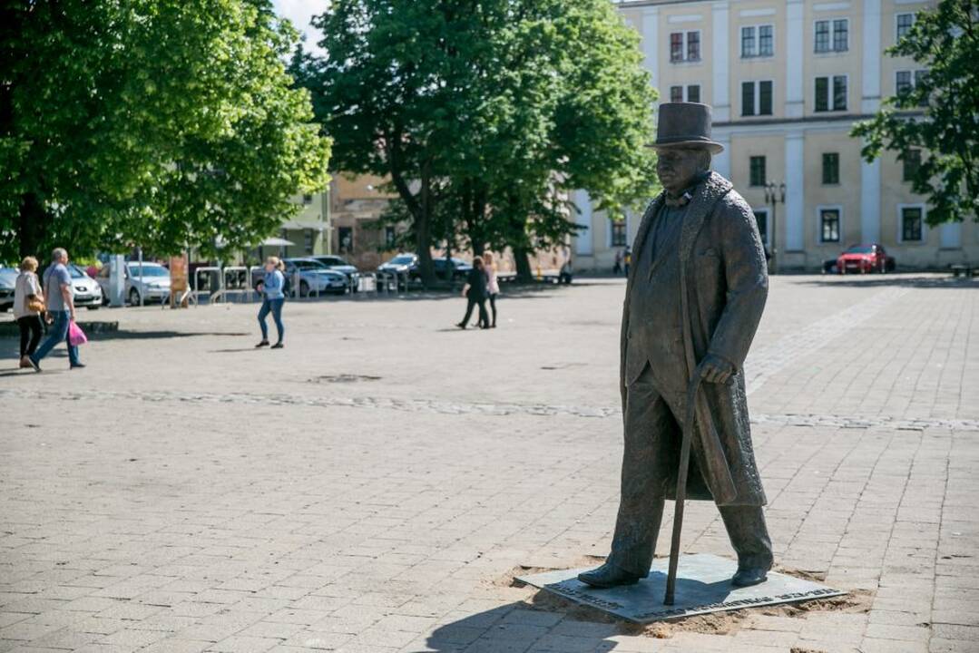 J. Vileišio paminklas perkeltas į Rotušės aikštę