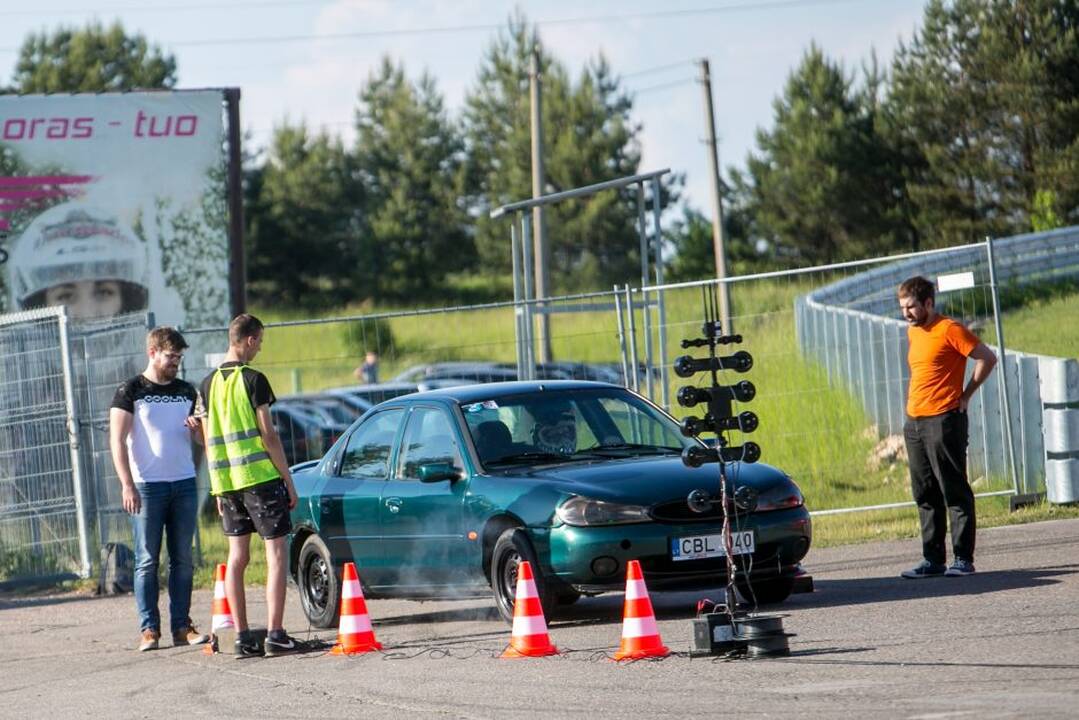 Traukos lenktynės "Nemuno žiede" 