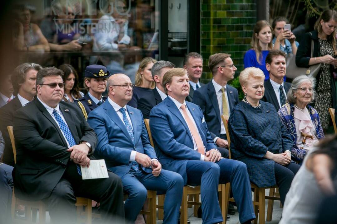 Ka­ra­lius Kau­ne pa­ger­bė sa­vo tau­tie­tį