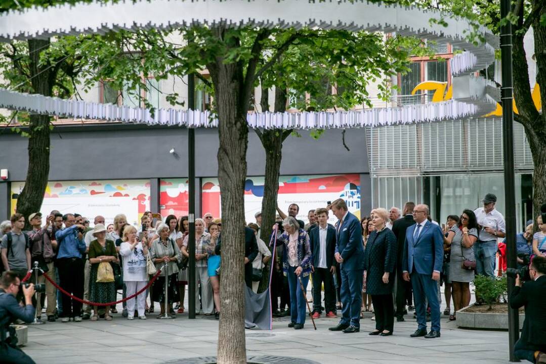 Ka­ra­lius Kau­ne pa­ger­bė sa­vo tau­tie­tį