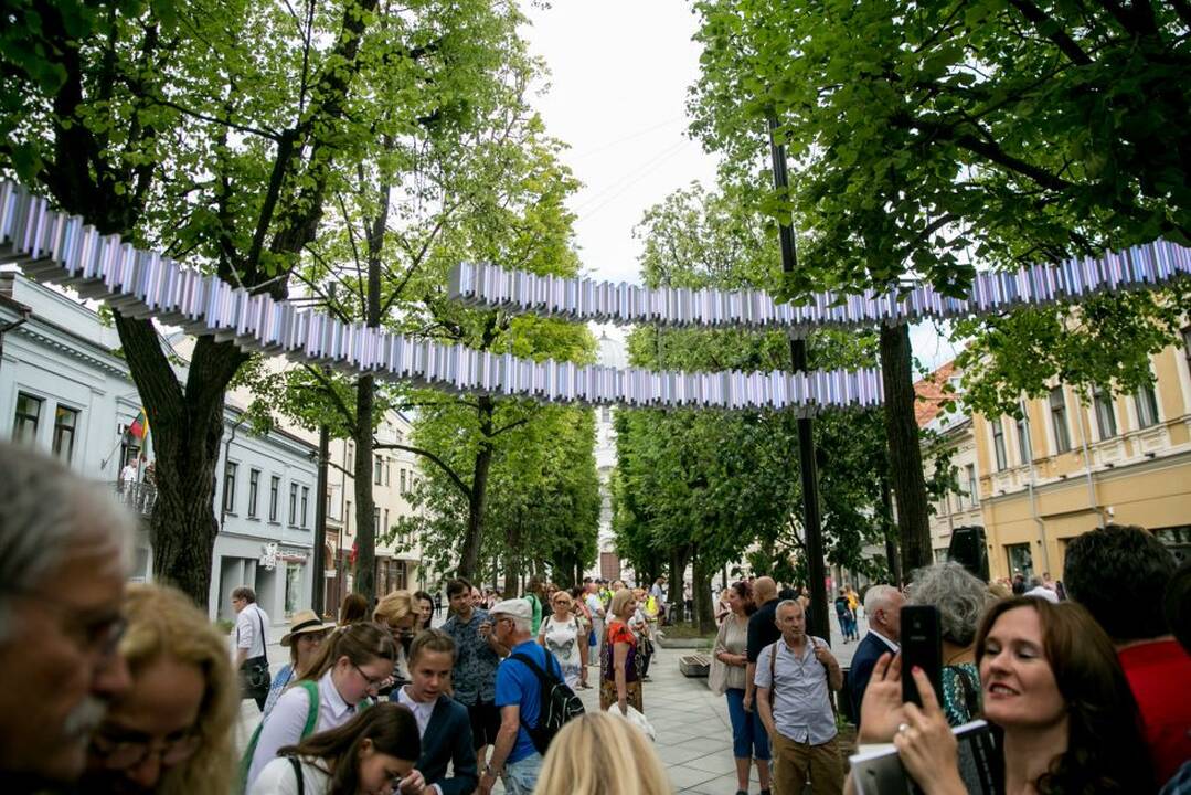 Ka­ra­lius Kau­ne pa­ger­bė sa­vo tau­tie­tį
