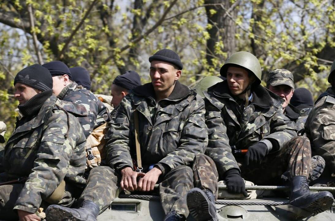 Ukrainoje pasirodė šarvuočiai su Rusijos vėliavomis