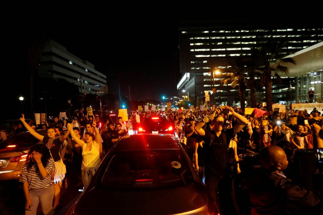 Amerikoje – masiniai protestai prieš D. Trumpą 