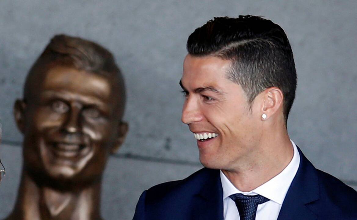 Madeiroje atidengta C. Ronaldo statula