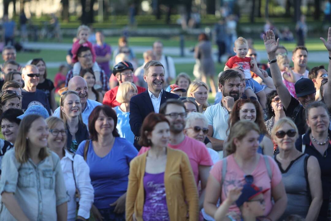 Lukiškių aikštėje – atsinaujinusios erdvės atidarymo šventė