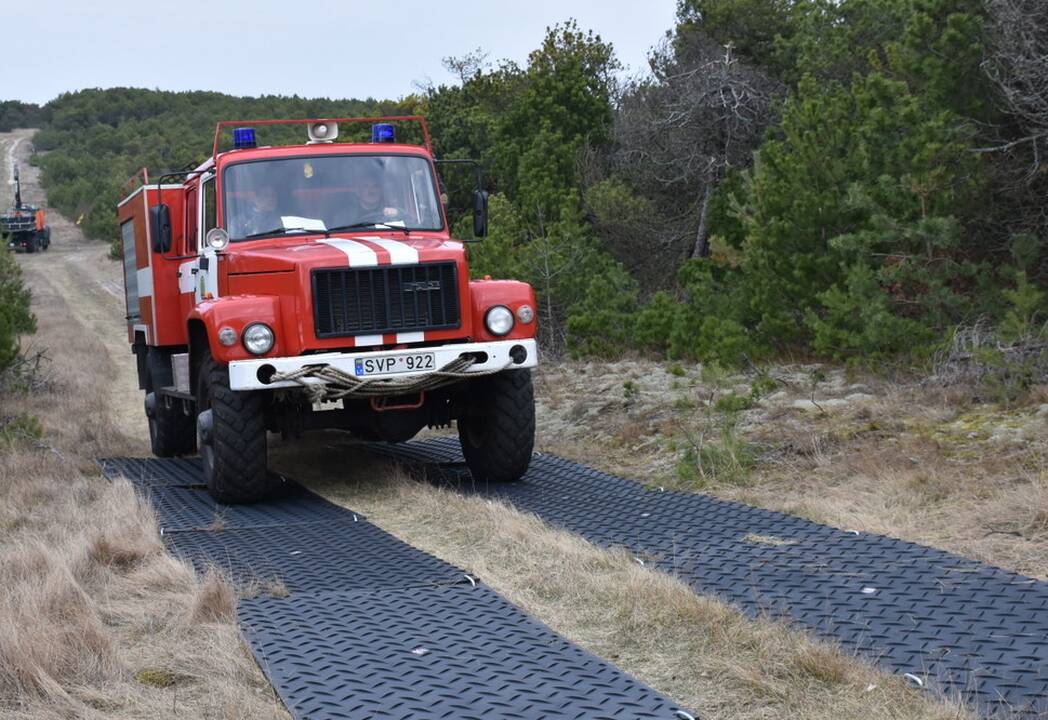 Kuršių nerijoje – miško gaisro imitacija