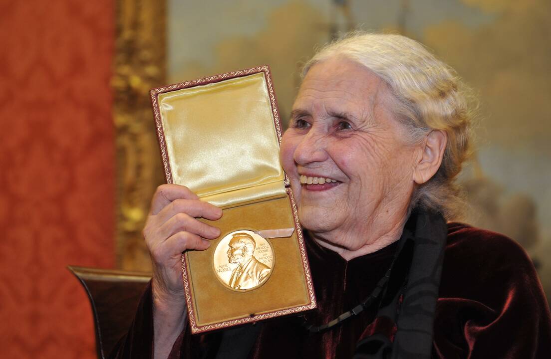 Mirė Nobelio literatūros premijos laureatė D. Lessing