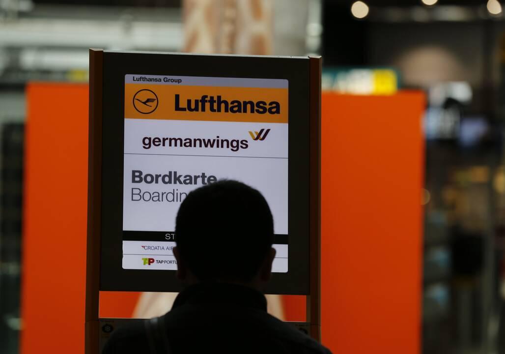 Vokietijoje po chaoso geležinkeliuose streiką paskelbė „Lufthansa“ pilotai