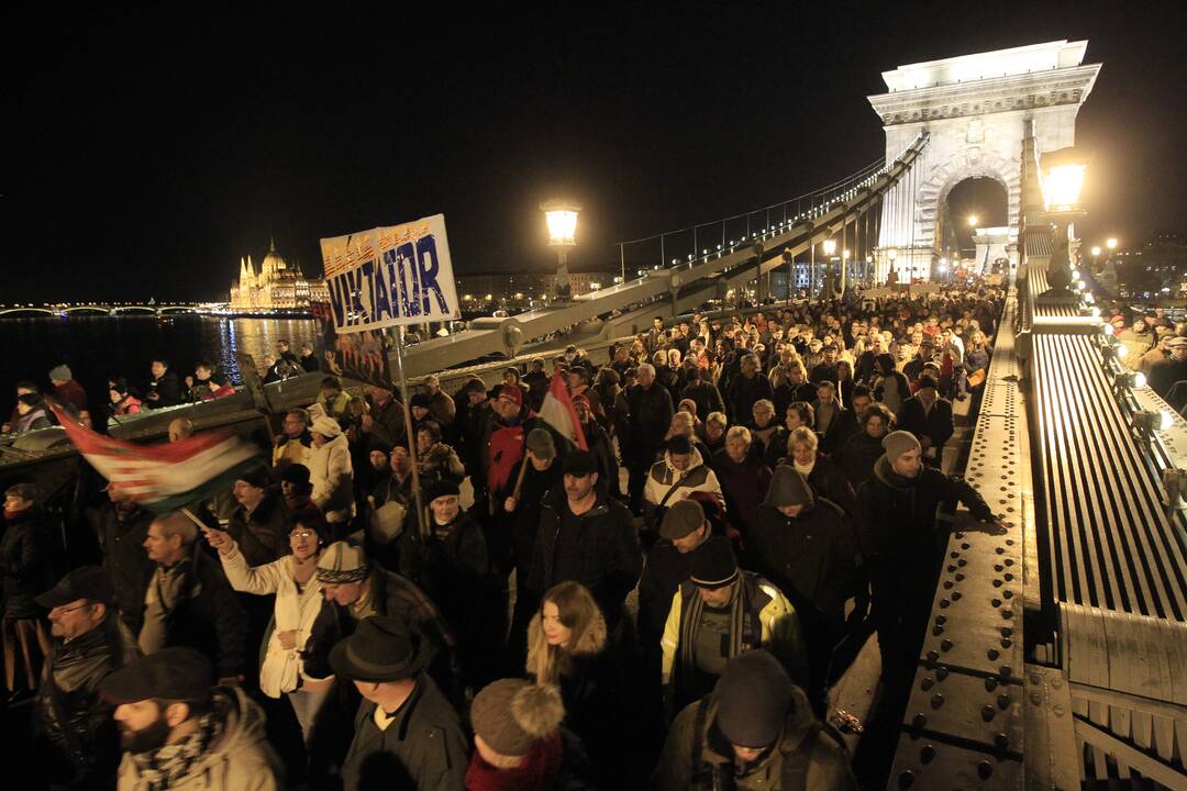 Vengrijoje tūkstančiai žmonių dalyvavo demonstracijoje prieš korupciją