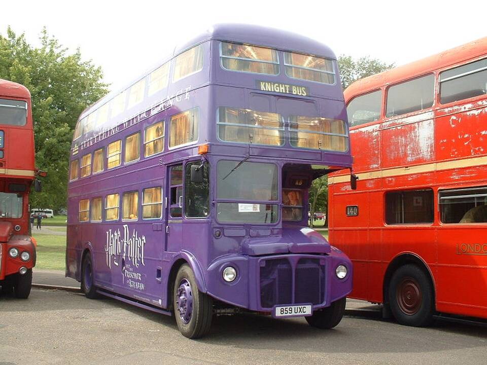 Triaukštis Londono autobusas laukia Hario Poterio gerbėjų