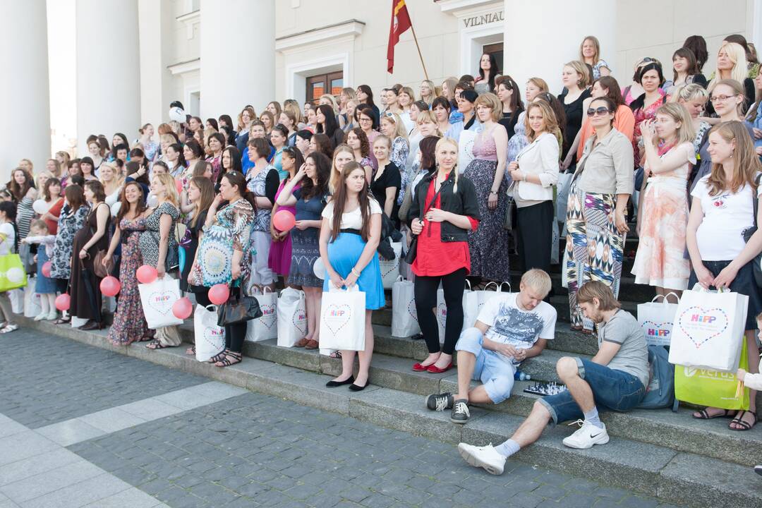 Vilniaus rotušę antradienį papuoš pusė tūkstančio būsimų mamų