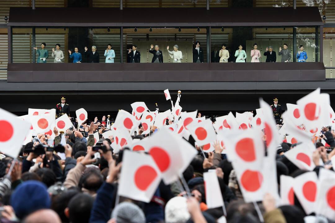 Japonijos imperatorius pasveikino Naujųjų metų proga atėjusius žmones