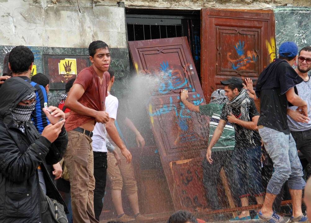 Egipto policija ašarinėmis dujomis vaikė protestuojančius Al Azharo studentus