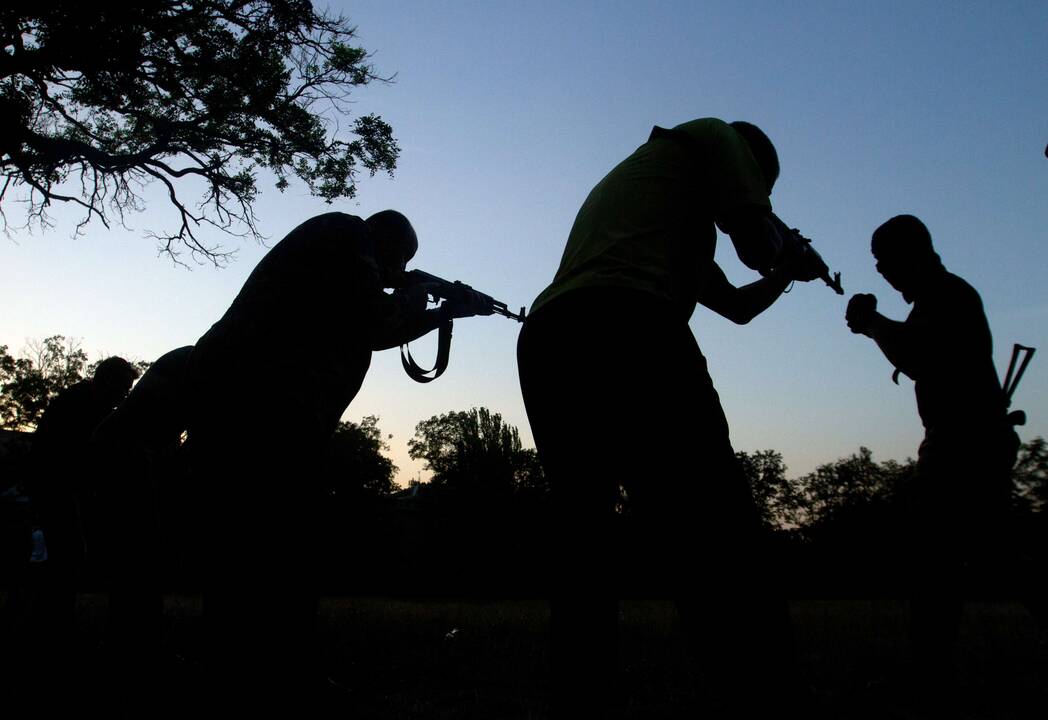 Ukraina: pagal paliaubų susitarimą maištininkai jau paleido 648 belaisvius