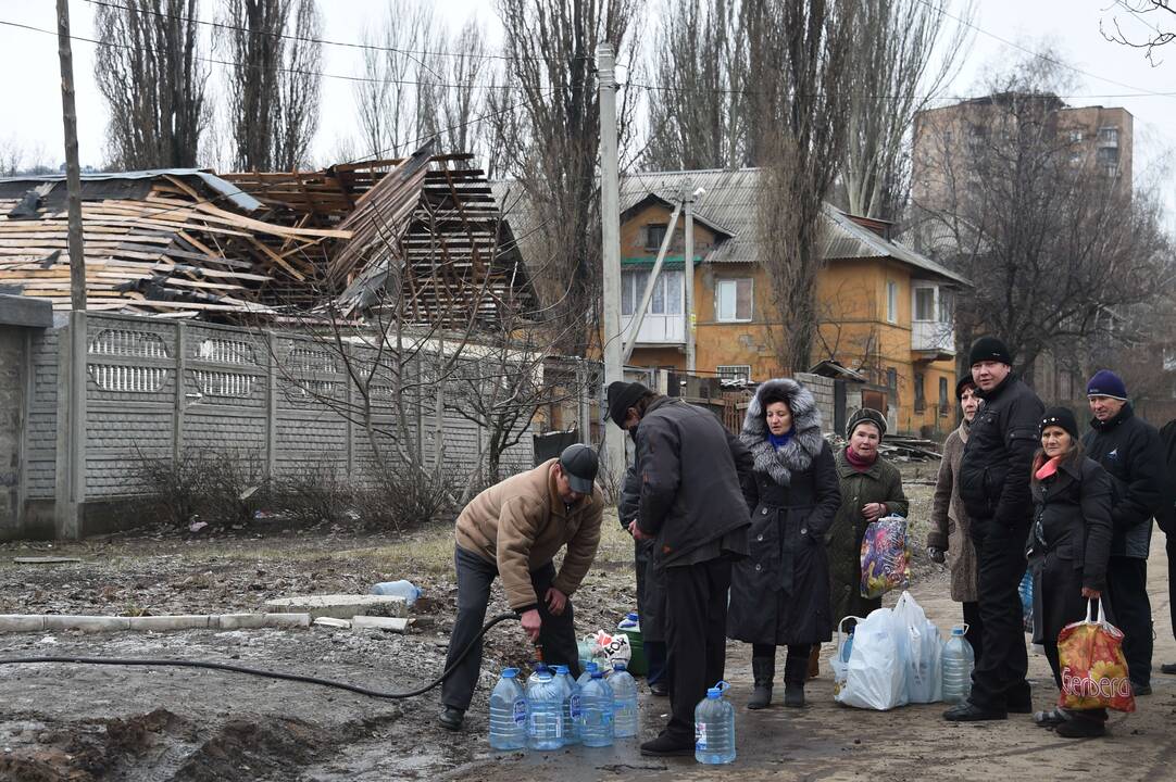 Rytų Ukrainoje nesiliaujantys mūšiai nusinešė dar 19 gyvybių