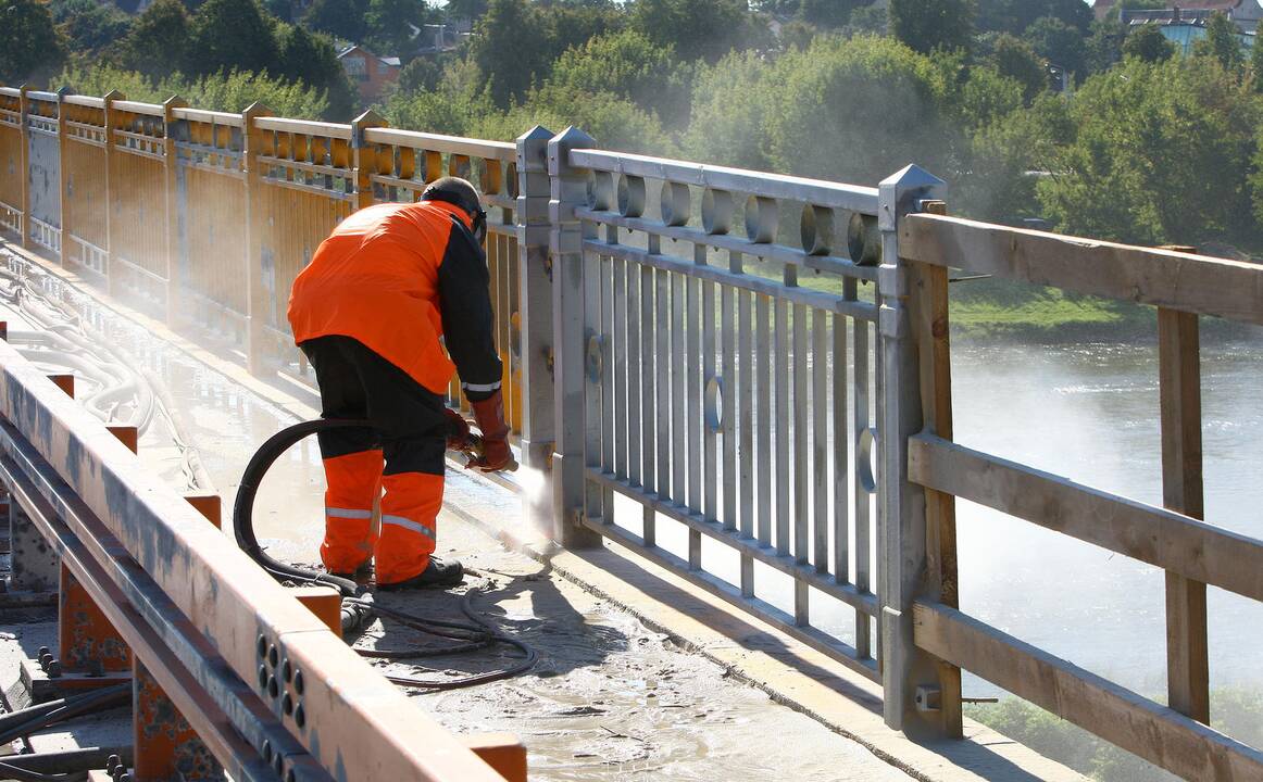 Dėl remontuojamo P. Vileišio tilto vairuotojai strigo spūstyse