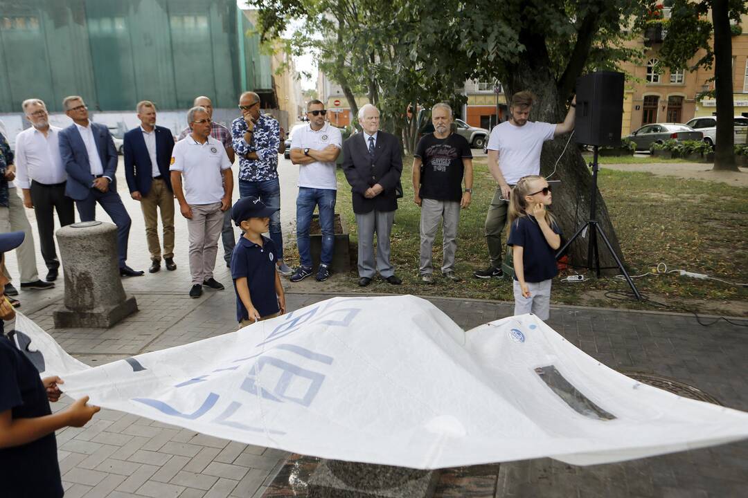 Atminimo knechto buriuotojui Broniui Rožinskui atidengimas