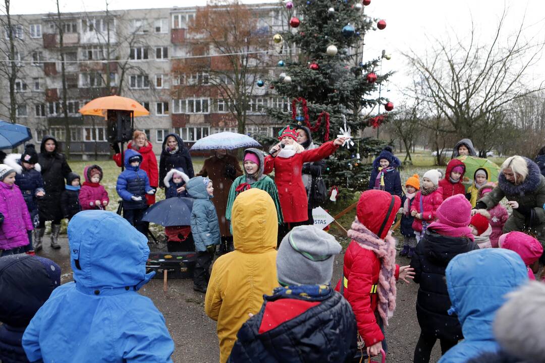 Eglutės įžiebimas Debreceno gatvėje