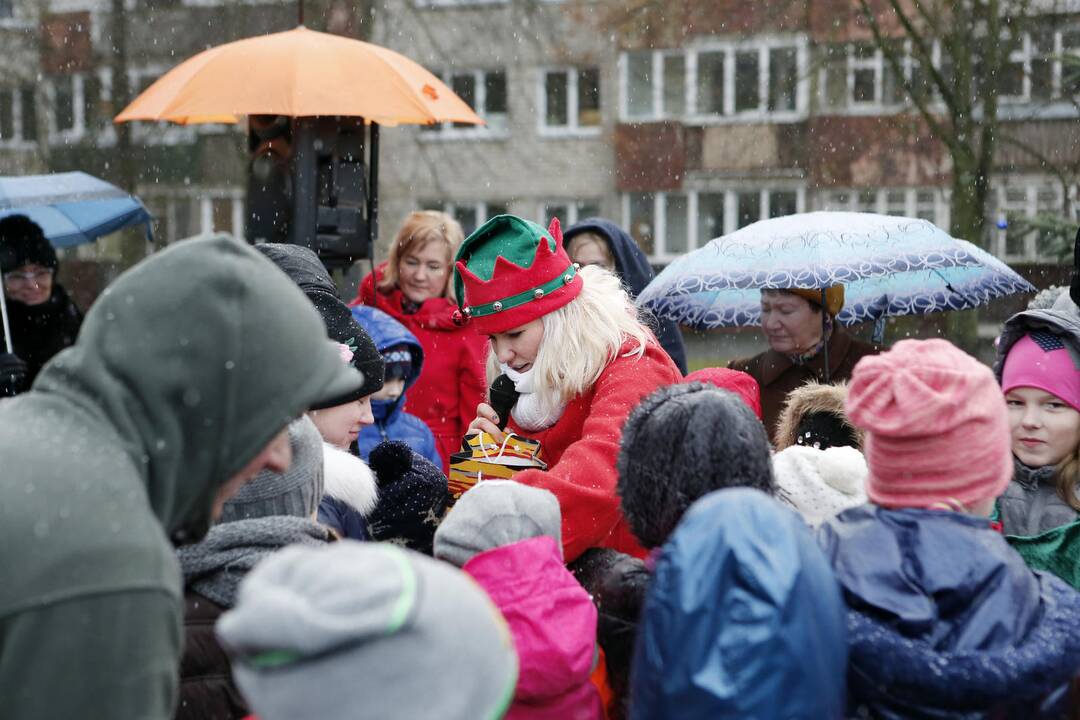 Eglutės įžiebimas Debreceno gatvėje