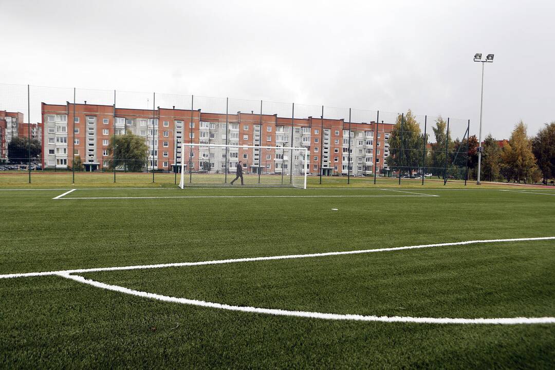 Du atnaujinti sporto aikštynai