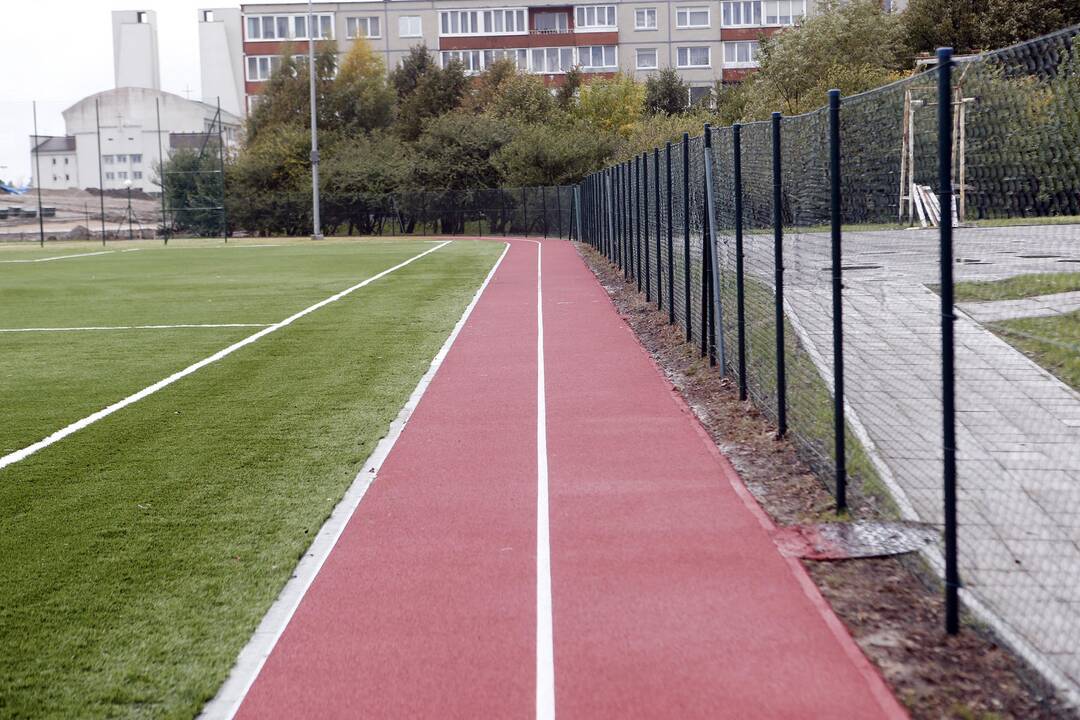 Du atnaujinti sporto aikštynai