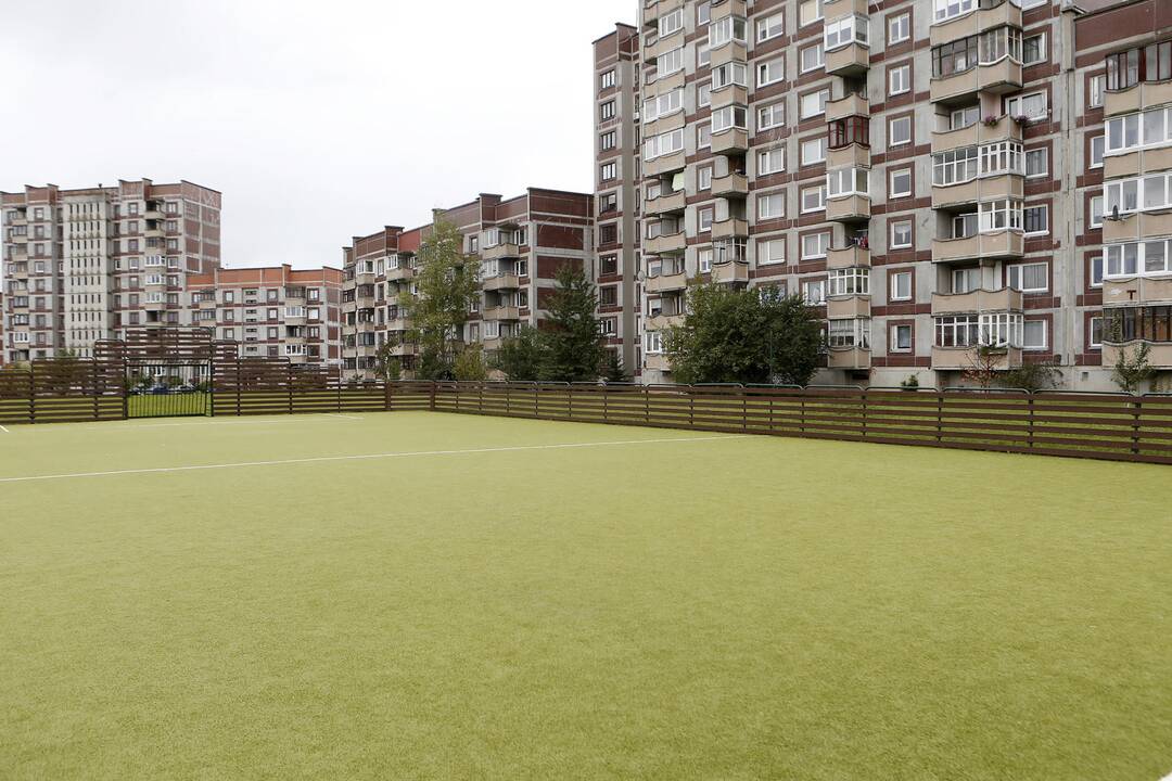 Du atnaujinti sporto aikštynai