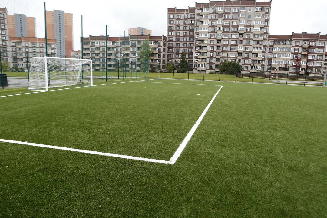 Du atnaujinti sporto aikštynai