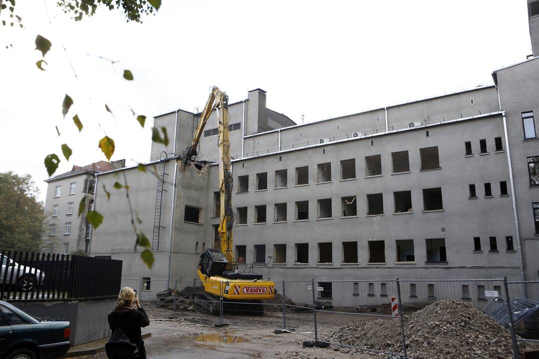 Pradėjo griauti muzikinį teatrą