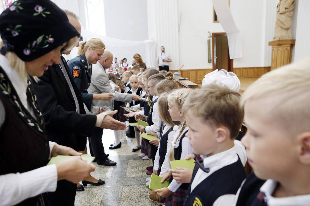 Pirmokams priminė apie saugų elgesį gatvėse