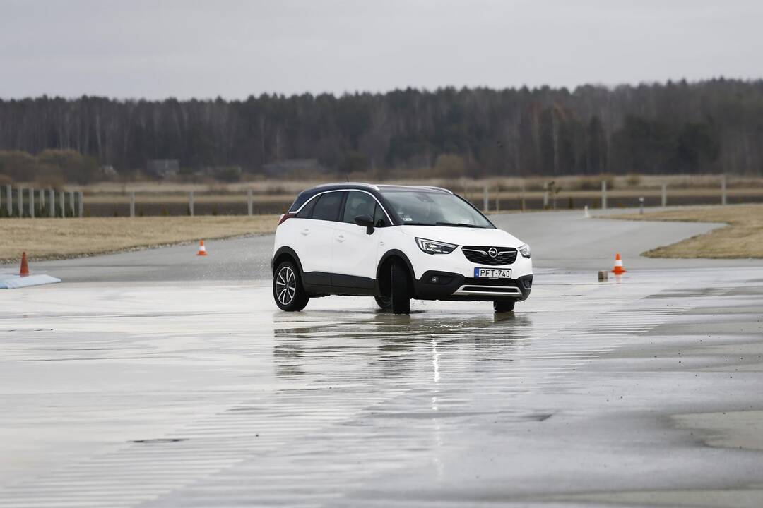 Vairuotojai išbandė savo sugebėjus autodrome