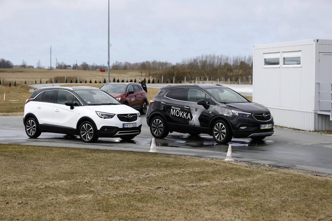 Vairuotojai išbandė savo sugebėjus autodrome