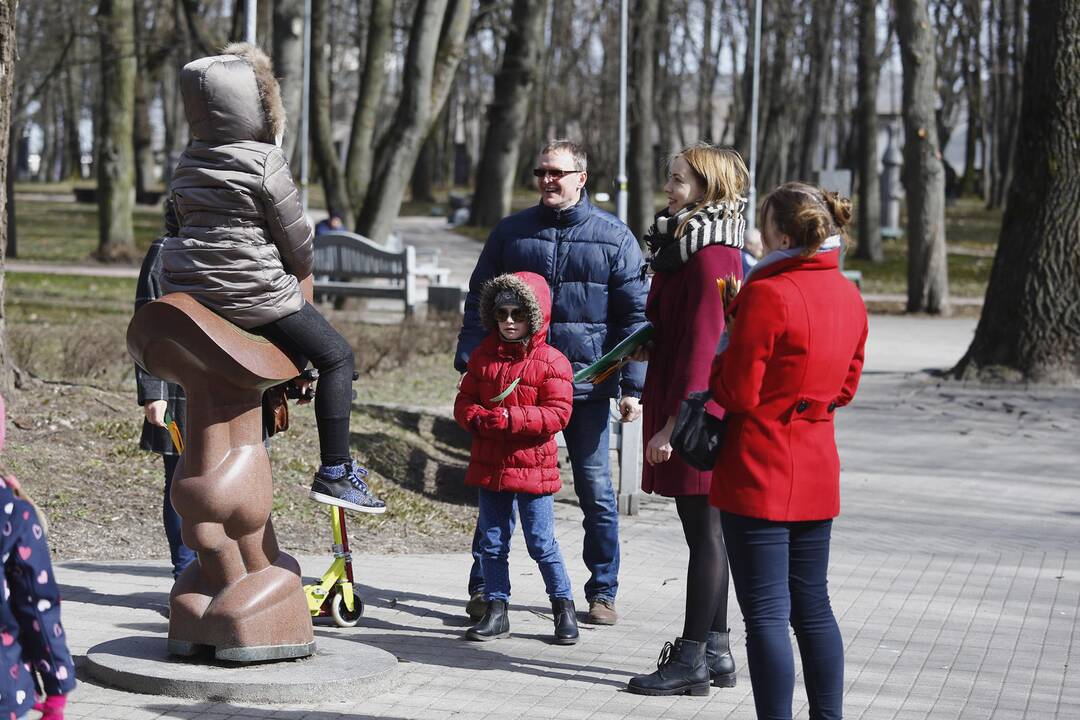 Skulptūrų parke – "Vynerio arbatėlė"