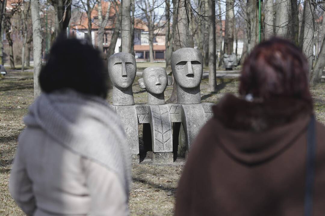 Skulptūrų parke – "Vynerio arbatėlė"