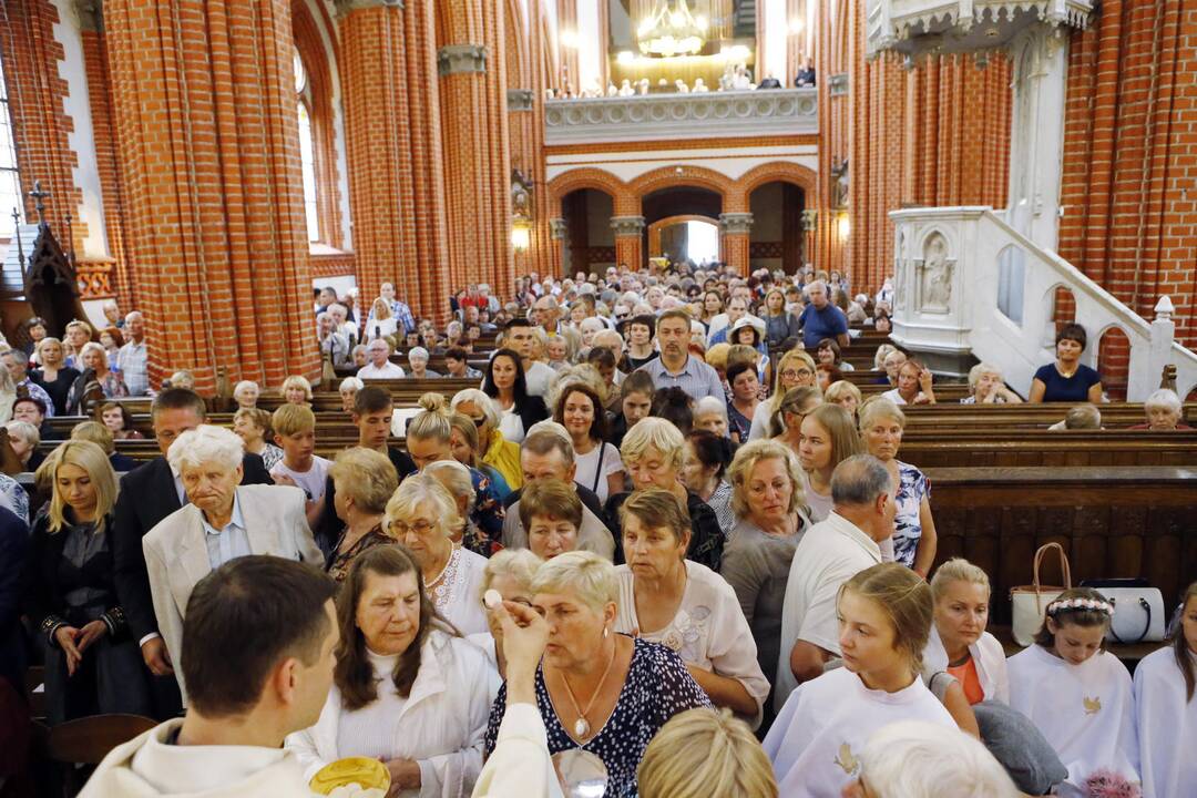 Palangos parapija atsisveikino su kunigu M.Venskumi