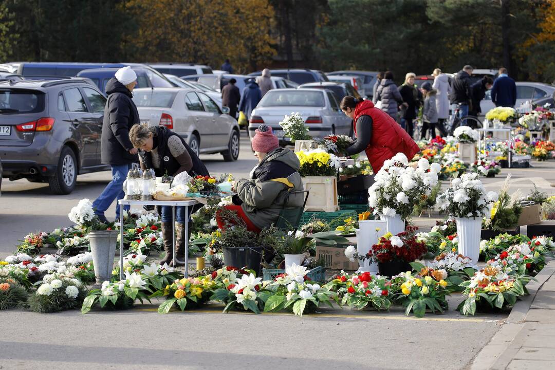 Lėbartų kapinės Lapkričio 1-ąją