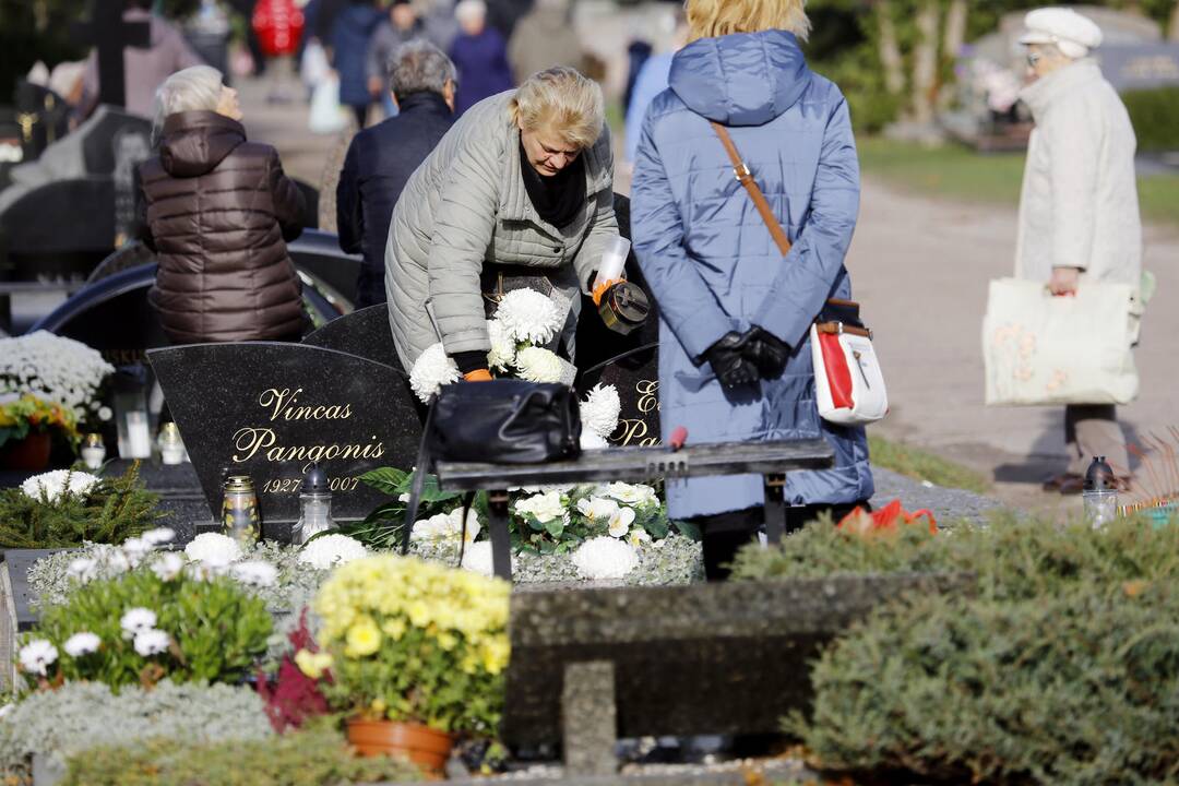 Lėbartų kapinės Lapkričio 1-ąją