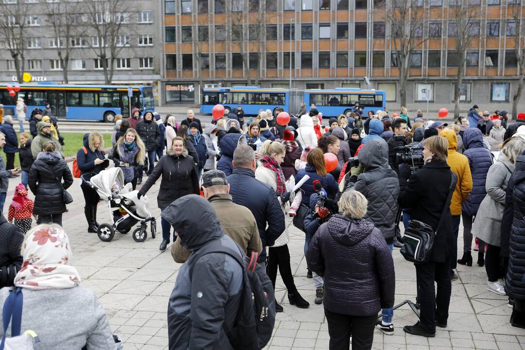 Klaipėdiečių protestas prieš vaikų paėmimą iš šeimų