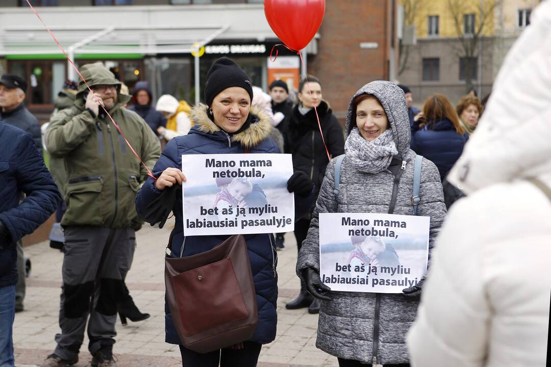 Klaipėdiečių protestas prieš vaikų paėmimą iš šeimų