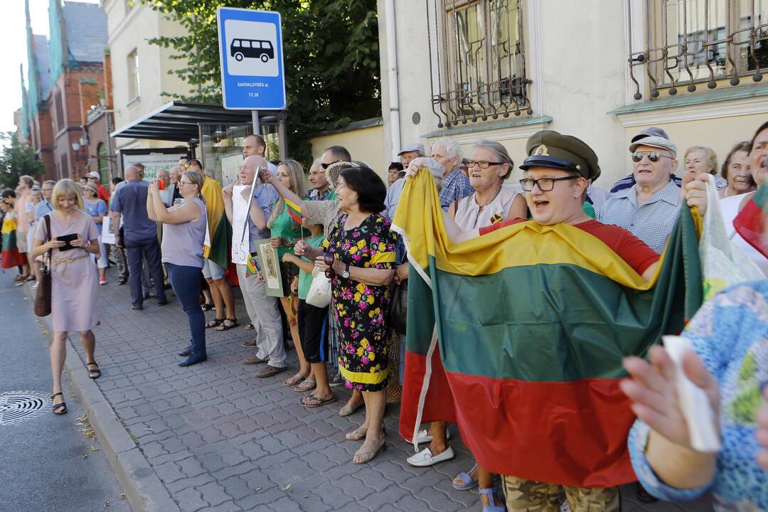 Prieš V. Titovą – miltais ir įžeidinėjimais