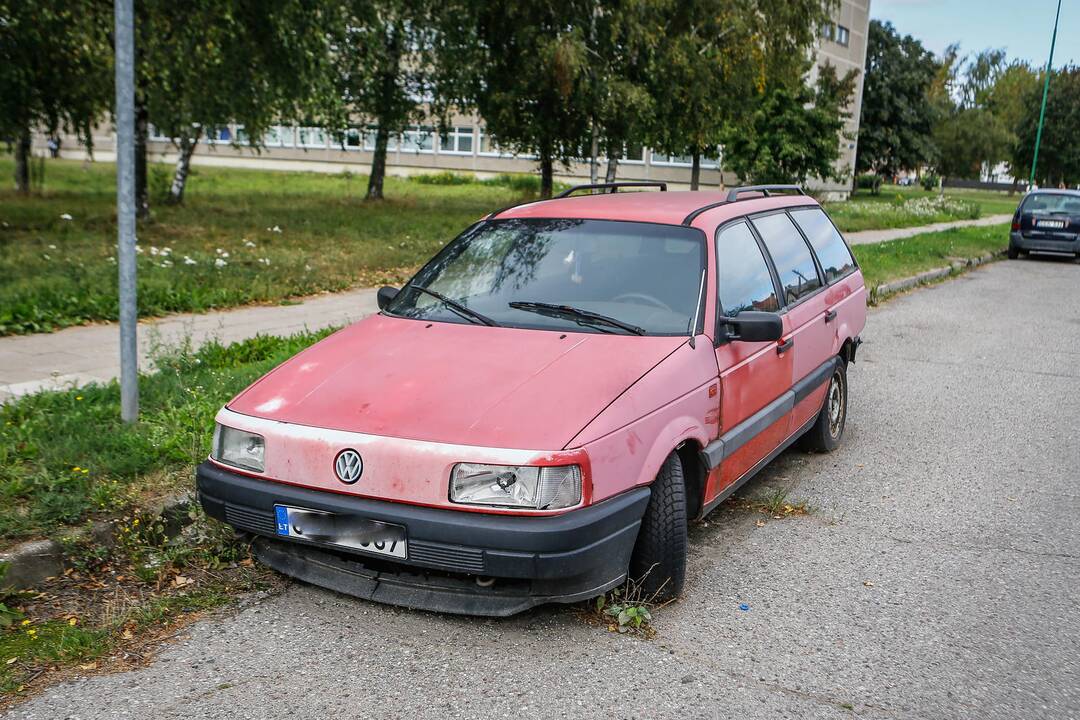 Apleisti automobiliai – chuliganų grobis