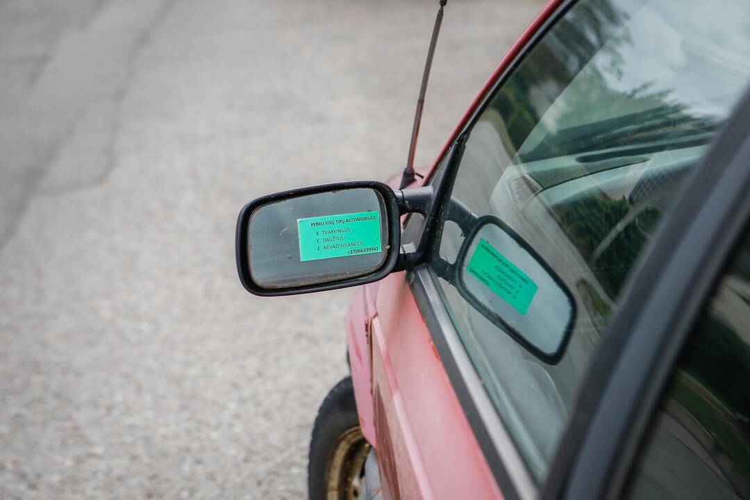 Apleisti automobiliai – chuliganų grobis