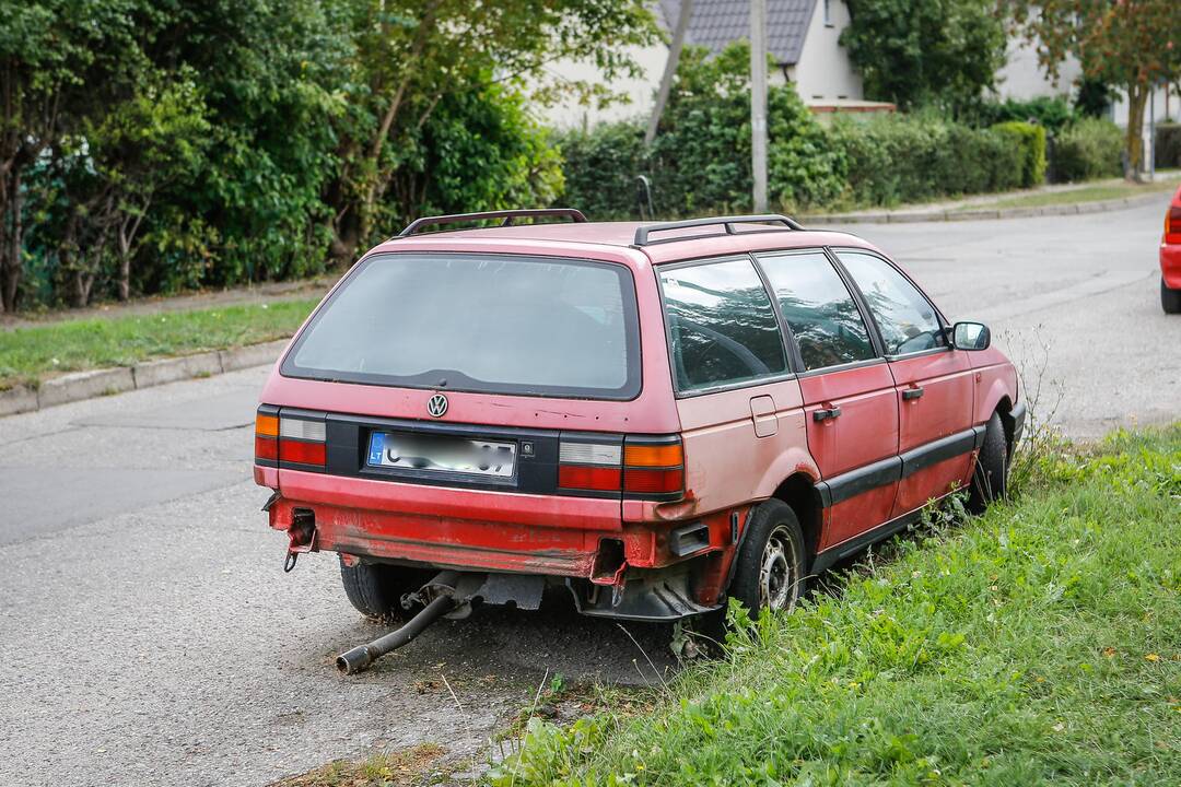 Apleisti automobiliai – chuliganų grobis