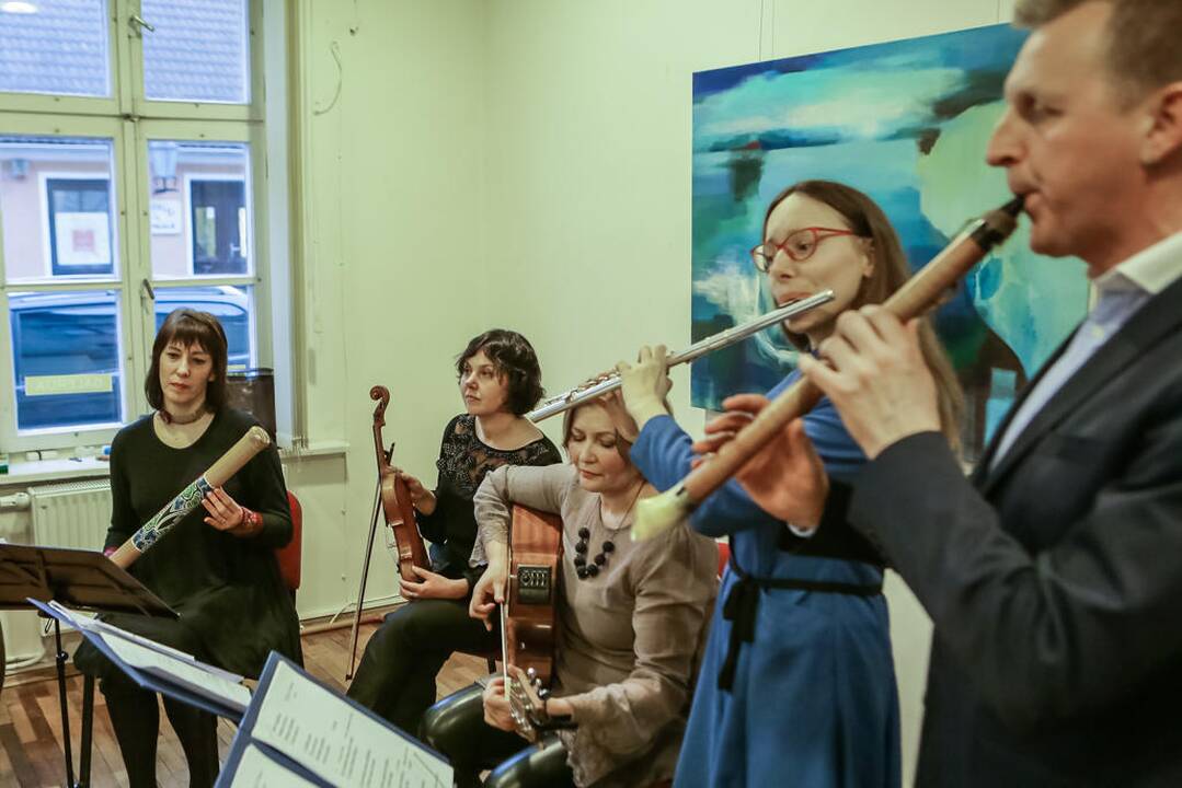 Dainuojamosios poezijos vakaras "Žemė užgiedos"