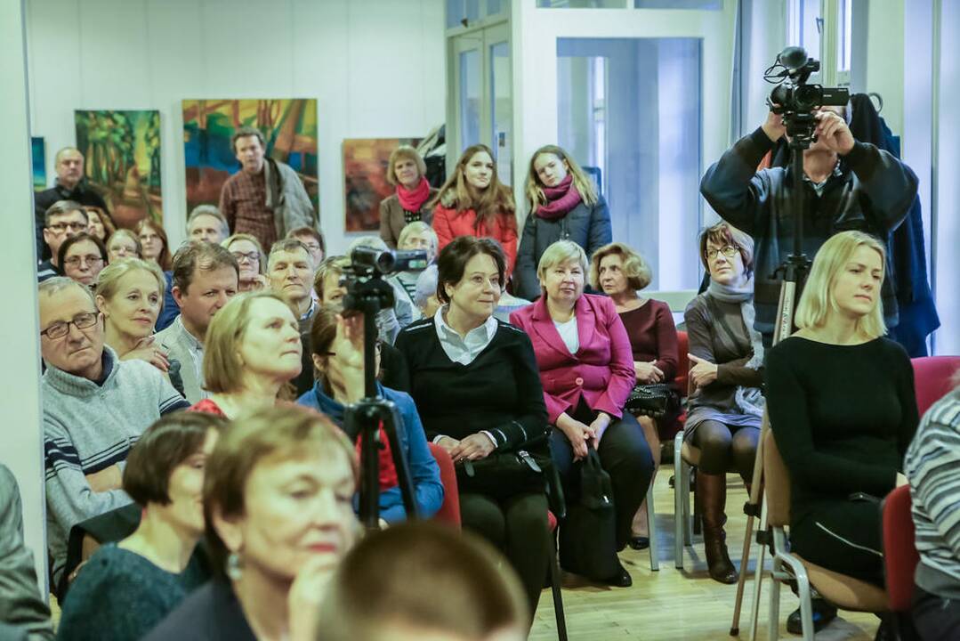 Dainuojamosios poezijos vakaras "Žemė užgiedos"