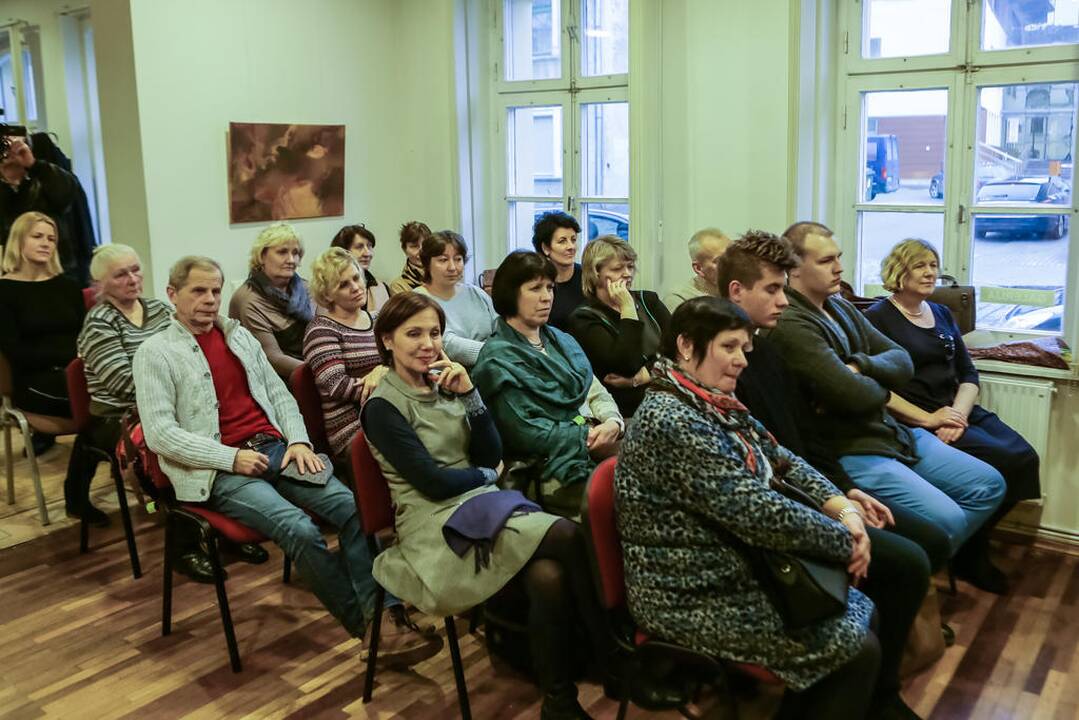 Dainuojamosios poezijos vakaras "Žemė užgiedos"