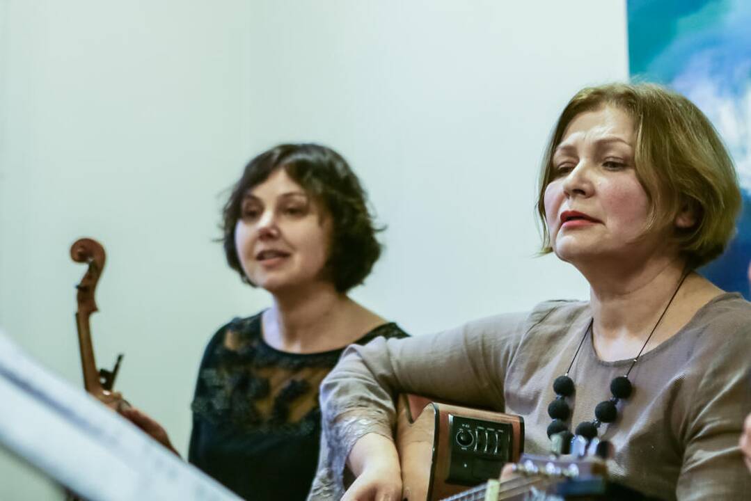 Dainuojamosios poezijos vakaras "Žemė užgiedos"