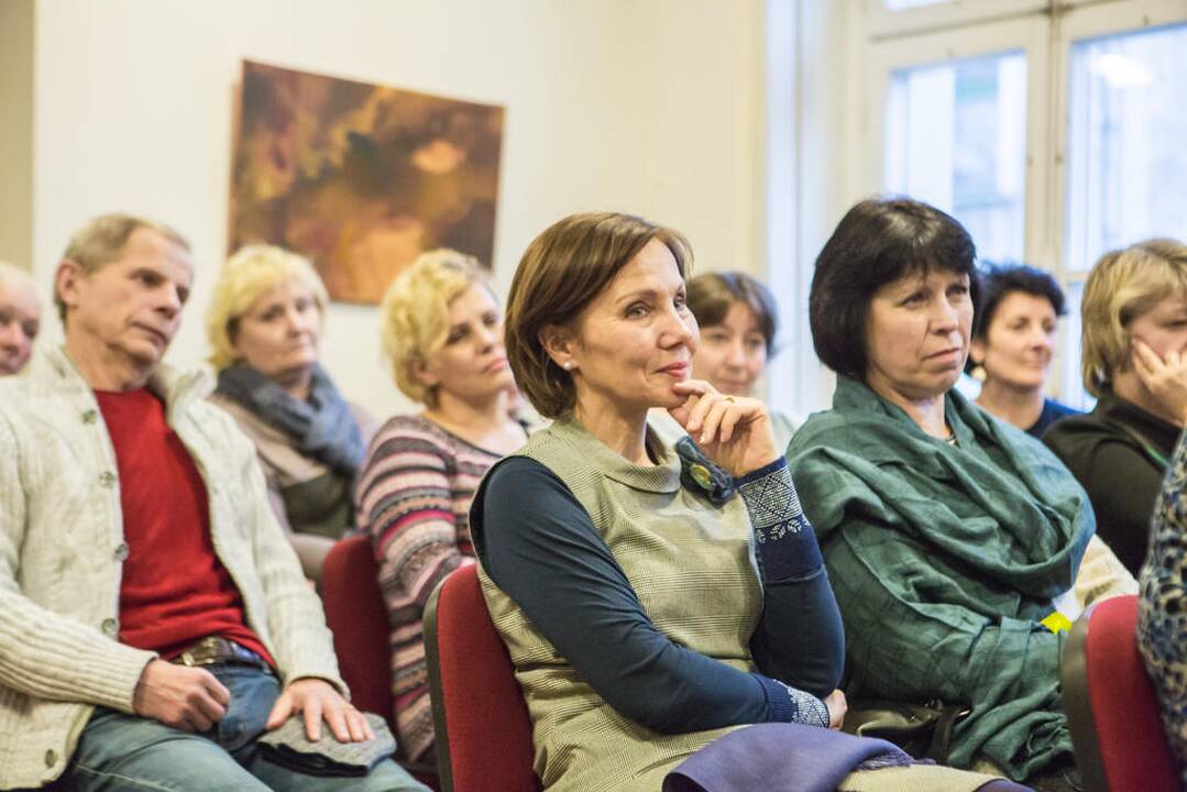 Dainuojamosios poezijos vakaras "Žemė užgiedos"