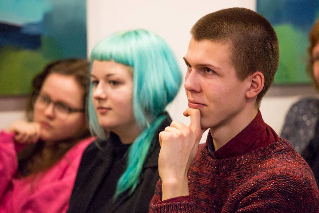 Dainuojamosios poezijos vakaras "Žemė užgiedos"