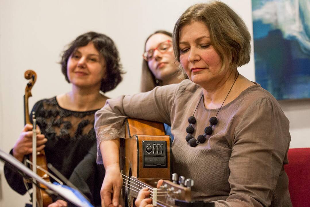 Dainuojamosios poezijos vakaras "Žemė užgiedos"